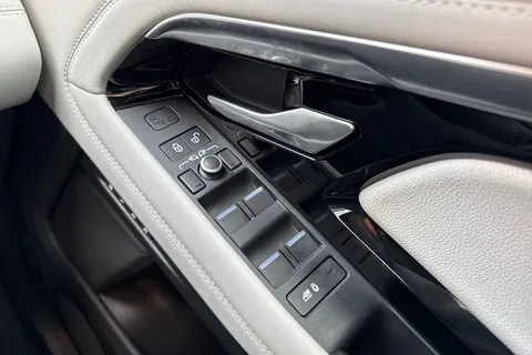 21 of 58 for Land Rover Range Rover Evoque 2.0 D180 MHEV First Edition SUV 5dr Diesel Auto 4WD Euro 6 (s/s) (180 ps)