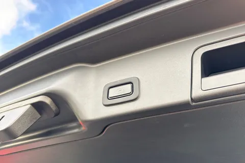 28 of 58 for Land Rover Range Rover Evoque 2.0 D180 MHEV First Edition SUV 5dr Diesel Auto 4WD Euro 6 (s/s) (180 ps)