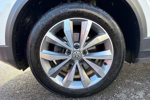 13 of 60 for Volkswagen T-Roc 1.0 TSI Design 5dr ⭐1 Year VW Warranty⭐