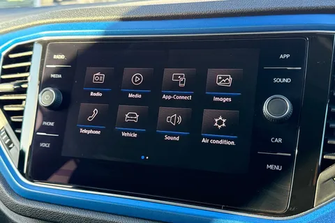 17 of 60 for Volkswagen T-Roc 1.0 TSI Design 5dr ⭐1 Year VW Warranty⭐