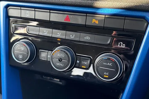 22 of 60 for Volkswagen T-Roc 1.0 TSI Design 5dr ⭐1 Year VW Warranty⭐