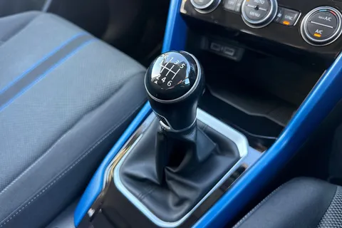 23 of 60 for Volkswagen T-Roc 1.0 TSI Design 5dr ⭐1 Year VW Warranty⭐