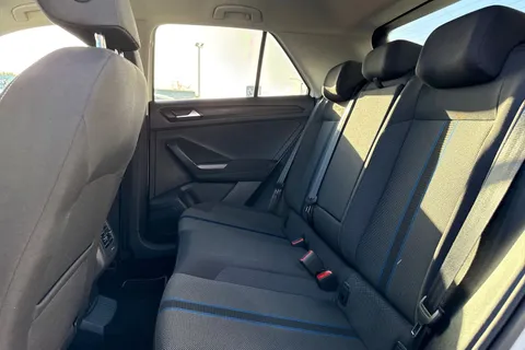 32 of 60 for Volkswagen T-Roc 1.0 TSI Design 5dr ⭐1 Year VW Warranty⭐