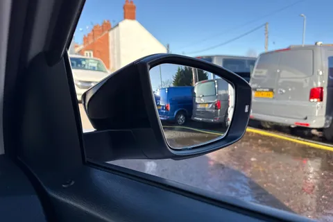 37 of 60 for Volkswagen T-Roc 1.0 TSI Design 5dr ⭐1 Year VW Warranty⭐