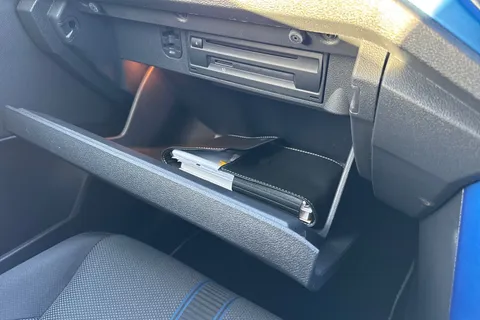 41 of 60 for Volkswagen T-Roc 1.0 TSI Design 5dr ⭐1 Year VW Warranty⭐