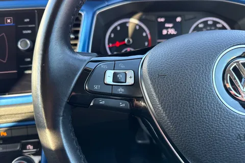 42 of 60 for Volkswagen T-Roc 1.0 TSI Design 5dr ⭐1 Year VW Warranty⭐