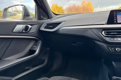 YC21RRU BMW 1 Series 2.0 M135i Auto xDrive Euro 6 (s/s) 5dr Thumbnail #21