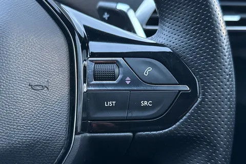 32 of 51 for PEUGEOT 3008 1.2 PureTech GT Premium EAT Euro 6 (s/s) 5dr