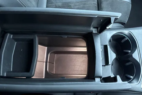 44 of 51 for PEUGEOT 3008 1.2 PureTech GT Premium EAT Euro 6 (s/s) 5dr