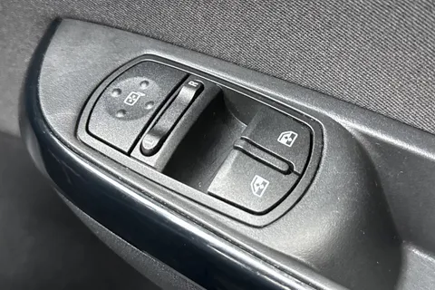 32 of 47 for Vauxhall Corsa 1.4i ecoTEC SRi VX Line Nav Black Euro 6 5dr