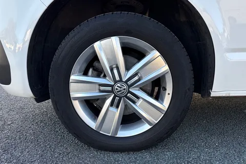 DG74EEU Volkswagen Transporter T32 Panel Van Highline LWB 150 PS 6sp Manual - LED's / Nav Thumbnail #13