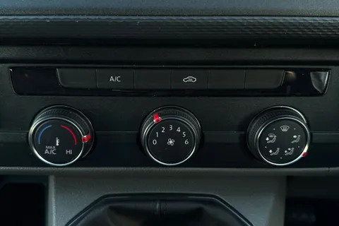 DG74EEU Volkswagen Transporter T32 Panel Van Highline LWB 150 PS 6sp Manual - LED's / Nav Thumbnail #22