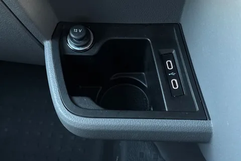 DG74EEU Volkswagen Transporter T32 Panel Van Highline LWB 150 PS 6sp Manual - LED's / Nav Thumbnail #32