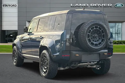 Land Rover Defender 110 4.4 P635 V8 MHEV OCTA Auto 4WD Euro 6 (s/s) 5dr Thumbnail #3