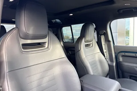 Land Rover Defender 110 4.4 P635 V8 MHEV OCTA Auto 4WD Euro 6 (s/s) 5dr Thumbnail #11