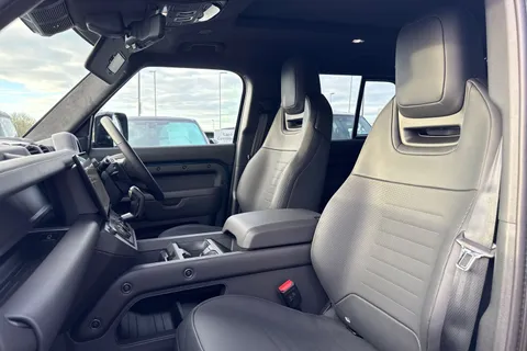 Land Rover Defender 110 4.4 P635 V8 MHEV OCTA Auto 4WD Euro 6 (s/s) 5dr Thumbnail #12