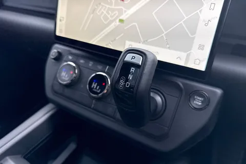 Land Rover Defender 110 4.4 P635 V8 MHEV OCTA Auto 4WD Euro 6 (s/s) 5dr Thumbnail #17