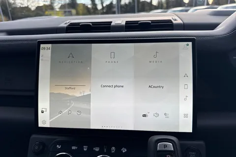 Land Rover Defender 110 4.4 P635 V8 MHEV OCTA Auto 4WD Euro 6 (s/s) 5dr Thumbnail #21