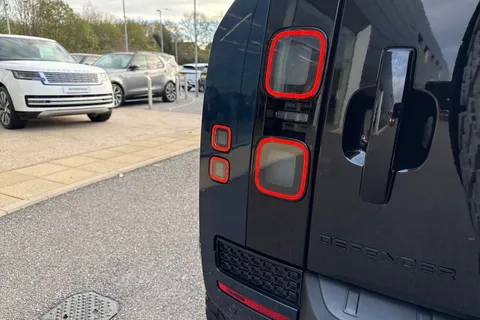 Land Rover Defender 110 4.4 P635 V8 MHEV OCTA Auto 4WD Euro 6 (s/s) 5dr Thumbnail #23