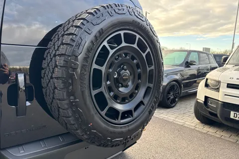 Land Rover Defender 110 4.4 P635 V8 MHEV OCTA Auto 4WD Euro 6 (s/s) 5dr Thumbnail #24