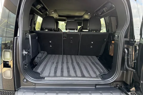 Land Rover Defender 110 4.4 P635 V8 MHEV OCTA Auto 4WD Euro 6 (s/s) 5dr Thumbnail #25