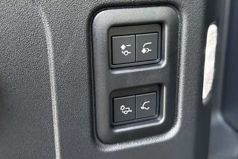 Land Rover Defender 110 4.4 P635 V8 MHEV OCTA Auto 4WD Euro 6 (s/s) 5dr Thumbnail #26