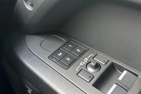 Land Rover Defender 110 4.4 P635 V8 MHEV OCTA Auto 4WD Euro 6 (s/s) 5dr Thumbnail #34