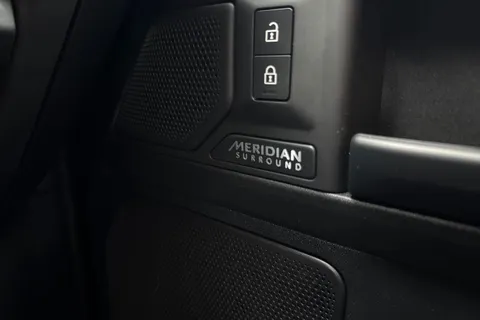 Land Rover Defender 110 4.4 P635 V8 MHEV OCTA Auto 4WD Euro 6 (s/s) 5dr Thumbnail #35