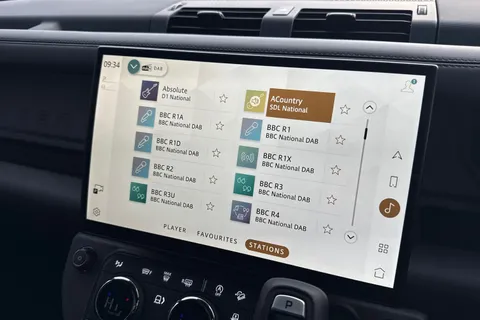 Land Rover Defender 110 4.4 P635 V8 MHEV OCTA Auto 4WD Euro 6 (s/s) 5dr Thumbnail #39