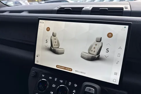 Land Rover Defender 110 4.4 P635 V8 MHEV OCTA Auto 4WD Euro 6 (s/s) 5dr Thumbnail #42