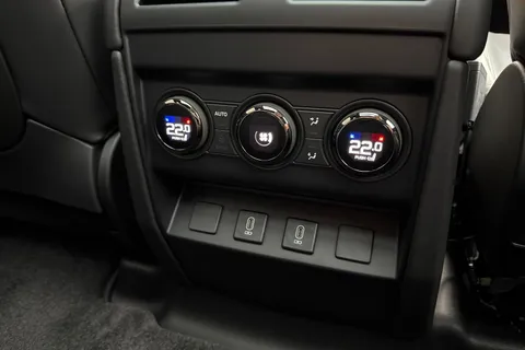 Land Rover Defender 110 4.4 P635 V8 MHEV OCTA Auto 4WD Euro 6 (s/s) 5dr Thumbnail #59