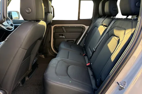 Land Rover Defender 110 3.0 D250 MHEV X-Dynamic SE Auto 4WD Euro 6 (s/s) 5dr Thumbnail #5