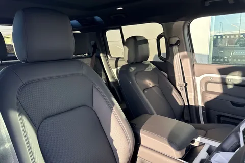 Land Rover Defender 110 3.0 D250 MHEV X-Dynamic SE Auto 4WD Euro 6 (s/s) 5dr Thumbnail #11