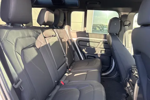 Land Rover Defender 110 3.0 D250 MHEV X-Dynamic SE Auto 4WD Euro 6 (s/s) 5dr Thumbnail #13