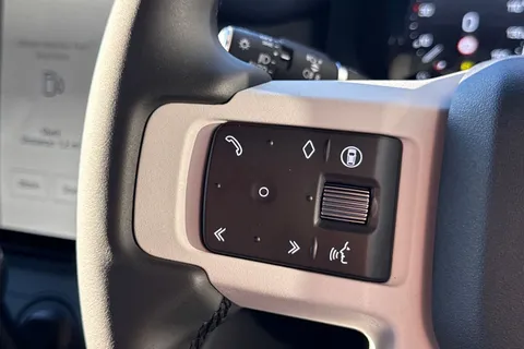 Land Rover Defender 110 3.0 D250 MHEV X-Dynamic SE Auto 4WD Euro 6 (s/s) 5dr Thumbnail #18