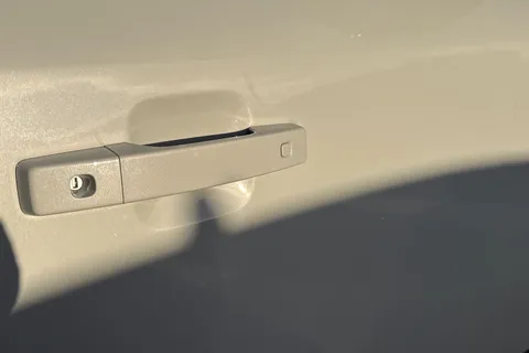 Land Rover Defender 110 3.0 D250 MHEV X-Dynamic SE Auto 4WD Euro 6 (s/s) 5dr Thumbnail #22