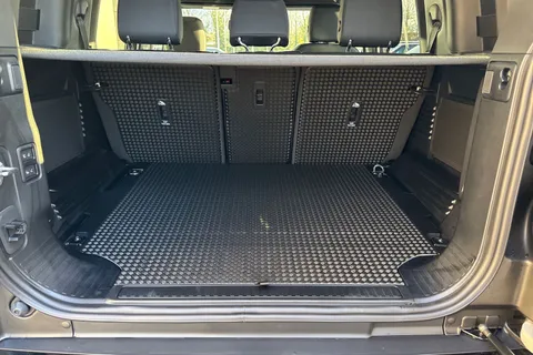 Land Rover Defender 110 3.0 D250 MHEV X-Dynamic SE Auto 4WD Euro 6 (s/s) 5dr Thumbnail #25