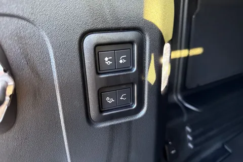 Land Rover Defender 110 3.0 D250 MHEV X-Dynamic SE Auto 4WD Euro 6 (s/s) 5dr Thumbnail #26