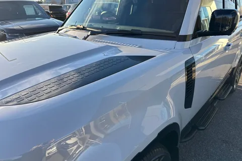 Land Rover Defender 110 3.0 D250 MHEV X-Dynamic SE Auto 4WD Euro 6 (s/s) 5dr Thumbnail #29