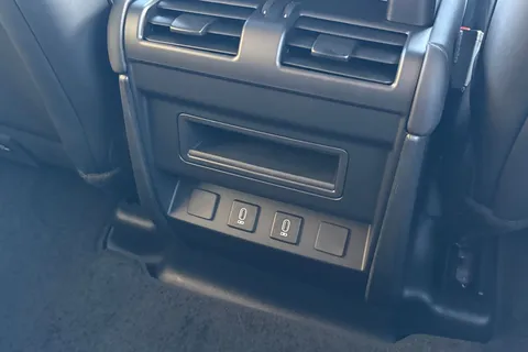 Land Rover Defender 110 3.0 D250 MHEV X-Dynamic SE Auto 4WD Euro 6 (s/s) 5dr Thumbnail #31