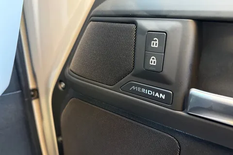 Land Rover Defender 110 3.0 D250 MHEV X-Dynamic SE Auto 4WD Euro 6 (s/s) 5dr Thumbnail #34