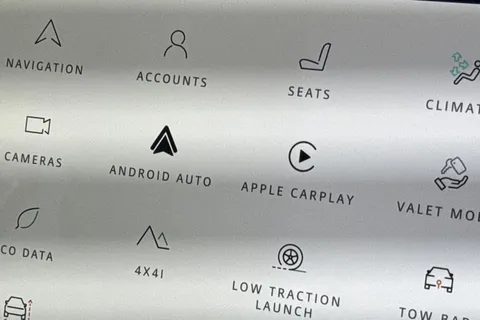 Land Rover Defender 110 3.0 D250 MHEV X-Dynamic SE Auto 4WD Euro 6 (s/s) 5dr Thumbnail #37