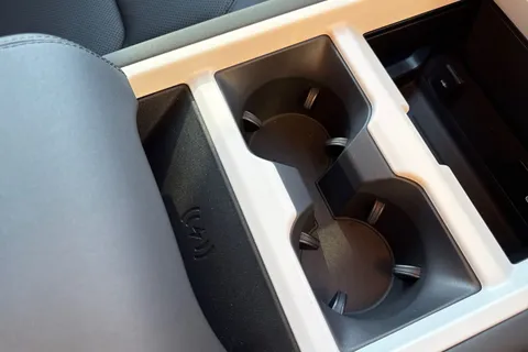 Land Rover Defender 110 3.0 D250 MHEV X-Dynamic SE Auto 4WD Euro 6 (s/s) 5dr Thumbnail #48