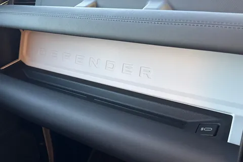 Land Rover Defender 110 3.0 D250 MHEV X-Dynamic SE Auto 4WD Euro 6 (s/s) 5dr Thumbnail #52