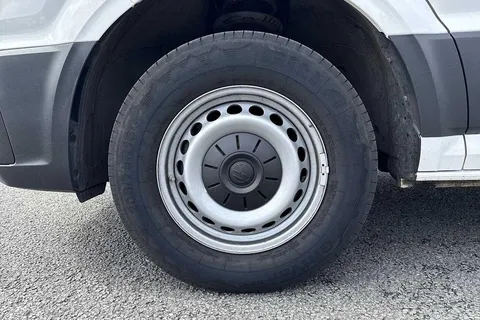 DG25EHF Volkswagen Crafter 2.0 TDI 140PS Commerce Plus High Roof Van Thumbnail #23