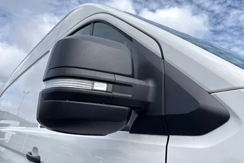 DG25EHF Volkswagen Crafter 2.0 TDI 140PS Commerce Plus High Roof Van Thumbnail #25