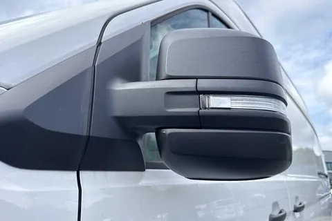 DG25EHF Volkswagen Crafter 2.0 TDI 140PS Commerce Plus High Roof Van Thumbnail #26