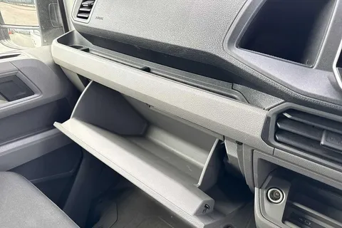 DG25EHF Volkswagen Crafter 2.0 TDI 140PS Commerce Plus High Roof Van Thumbnail #42