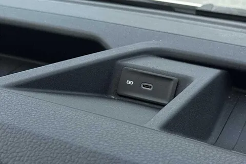 DG25EHF Volkswagen Crafter 2.0 TDI 140PS Commerce Plus High Roof Van Thumbnail #44