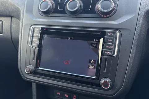 LT67NZO Volkswagen Caddy Maxi Life 2.0 TDI BlueMotion Tech DSG Euro 6 (s/s) 5dr Thumbnail #13